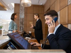Foto di Receptionist in albergo